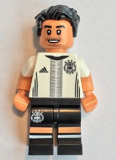 Mesut Özil (8) — minifigure detail