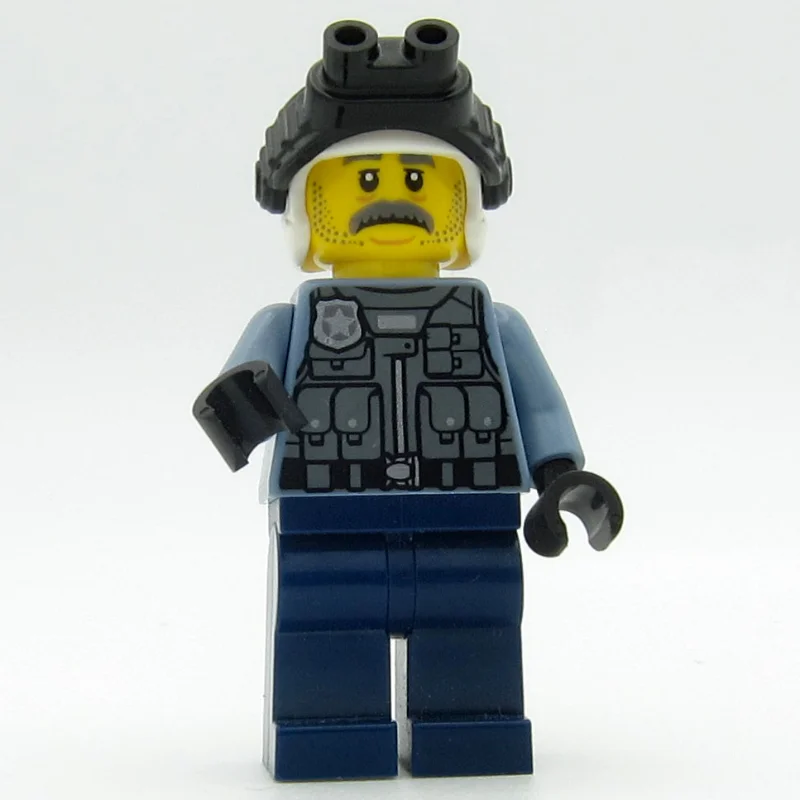 Sam Grizzled, Helmet and Goggles